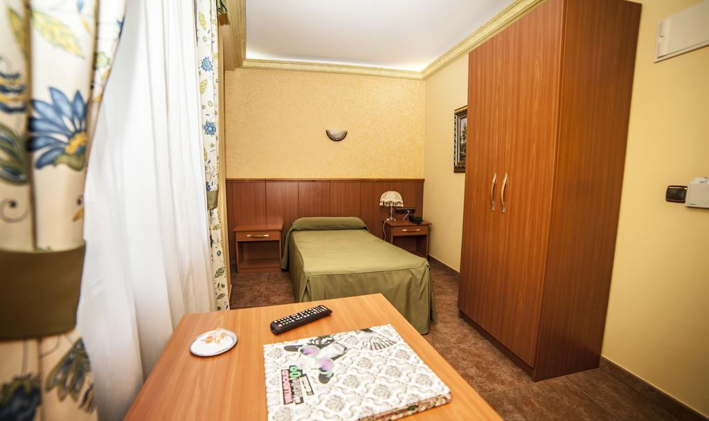 Hotel Real De Castilla Tordesillas Oda fotoğraf
