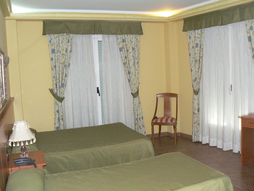 Hotel Real De Castilla Tordesillas Oda fotoğraf